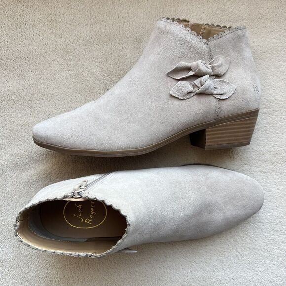 Jack Rogers Kali Taupe Tan Suede Ankle Boot Booties Bow Side Zip Women’s 7.5 - 8 - Picture 16 of 16